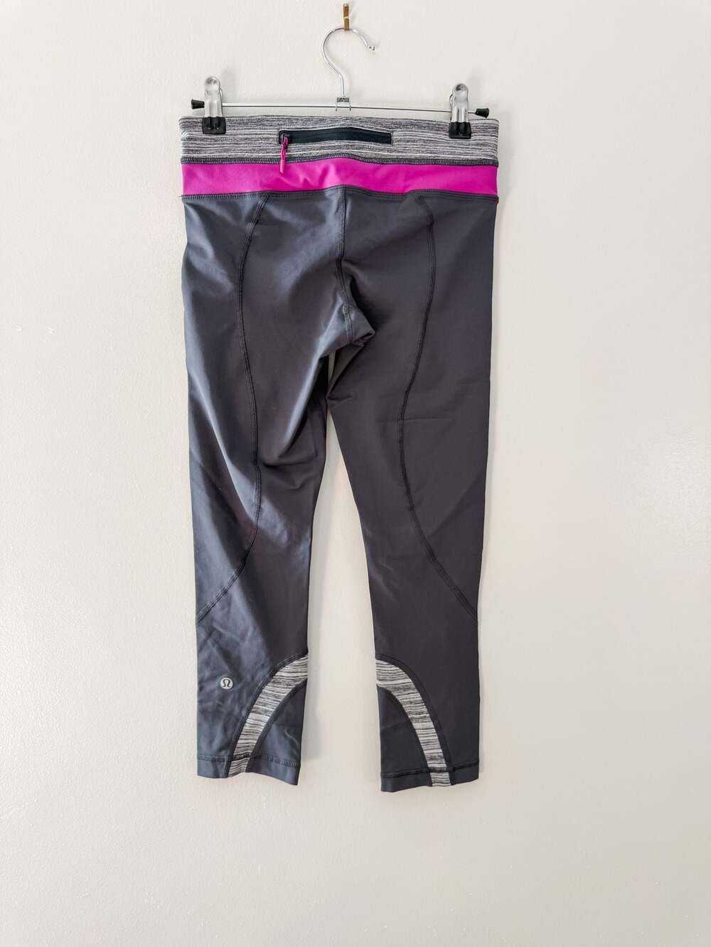 VTG Y2K Lululemon Size 4 Grey Pink Colorblock Crop Leggings